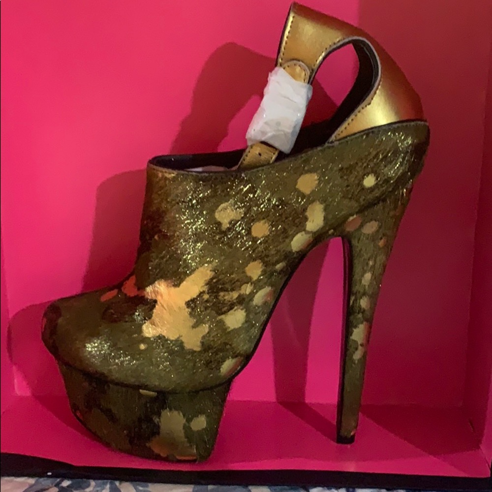 Camo Gold Pony Fur Platform 6.75" High Heel Shoe